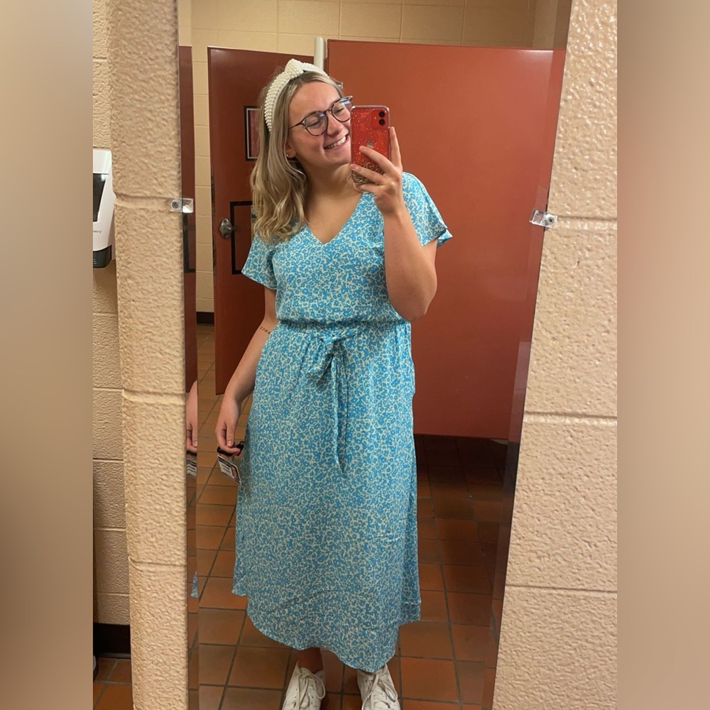 Beautiful blue & white floral dress!
